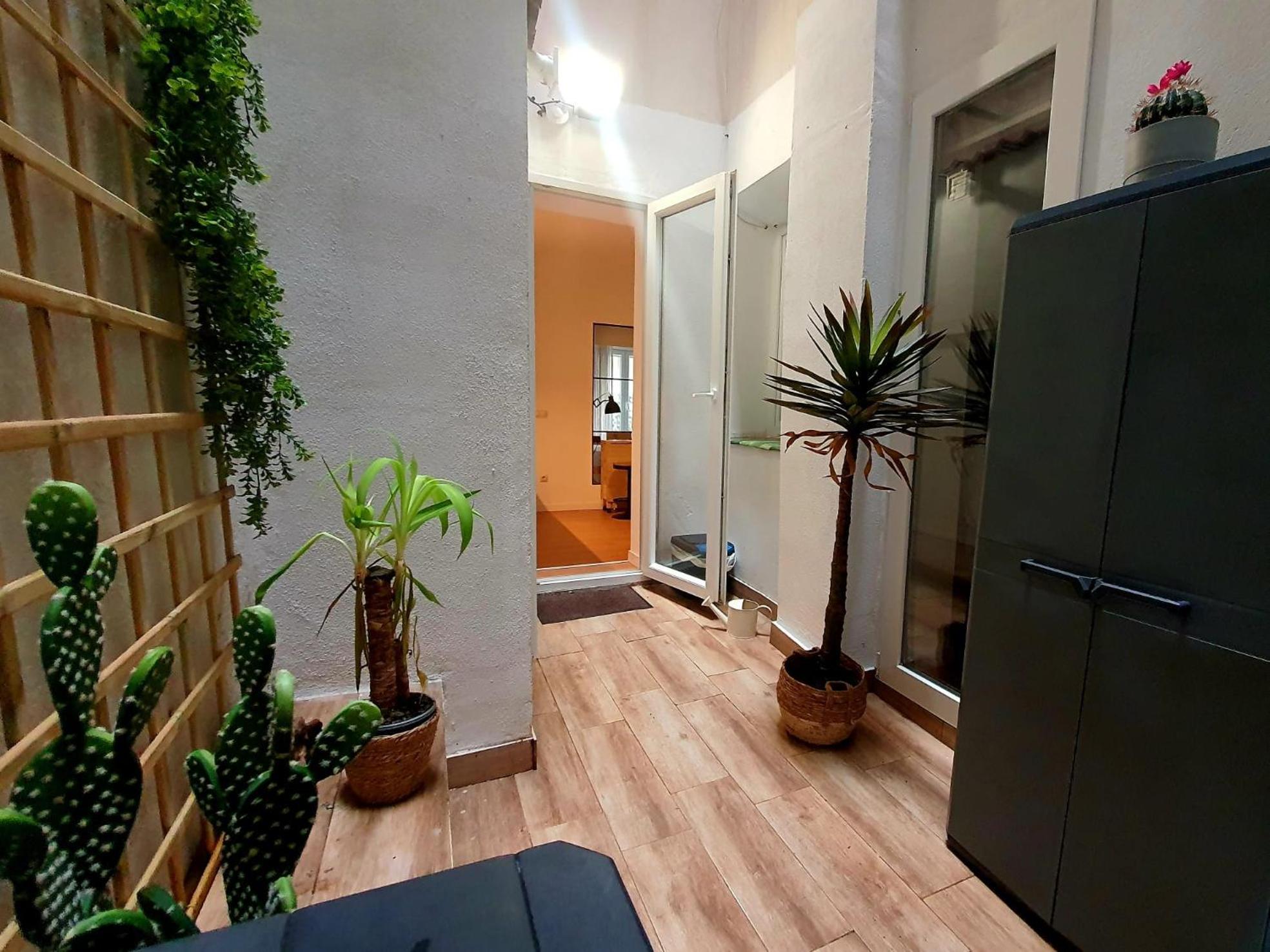 Rentadore Atocha Suites Madrid Exteriör bild